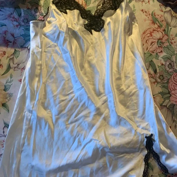 Victoria's Secret White with Black Lace Size Large nightgown - Picture 1 of 8